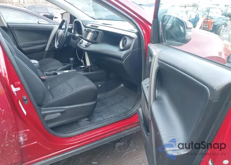 2017 Toyota Rav4 Xle z USA, uszkodzony, nr VIN 2T3RFREV2HW661857